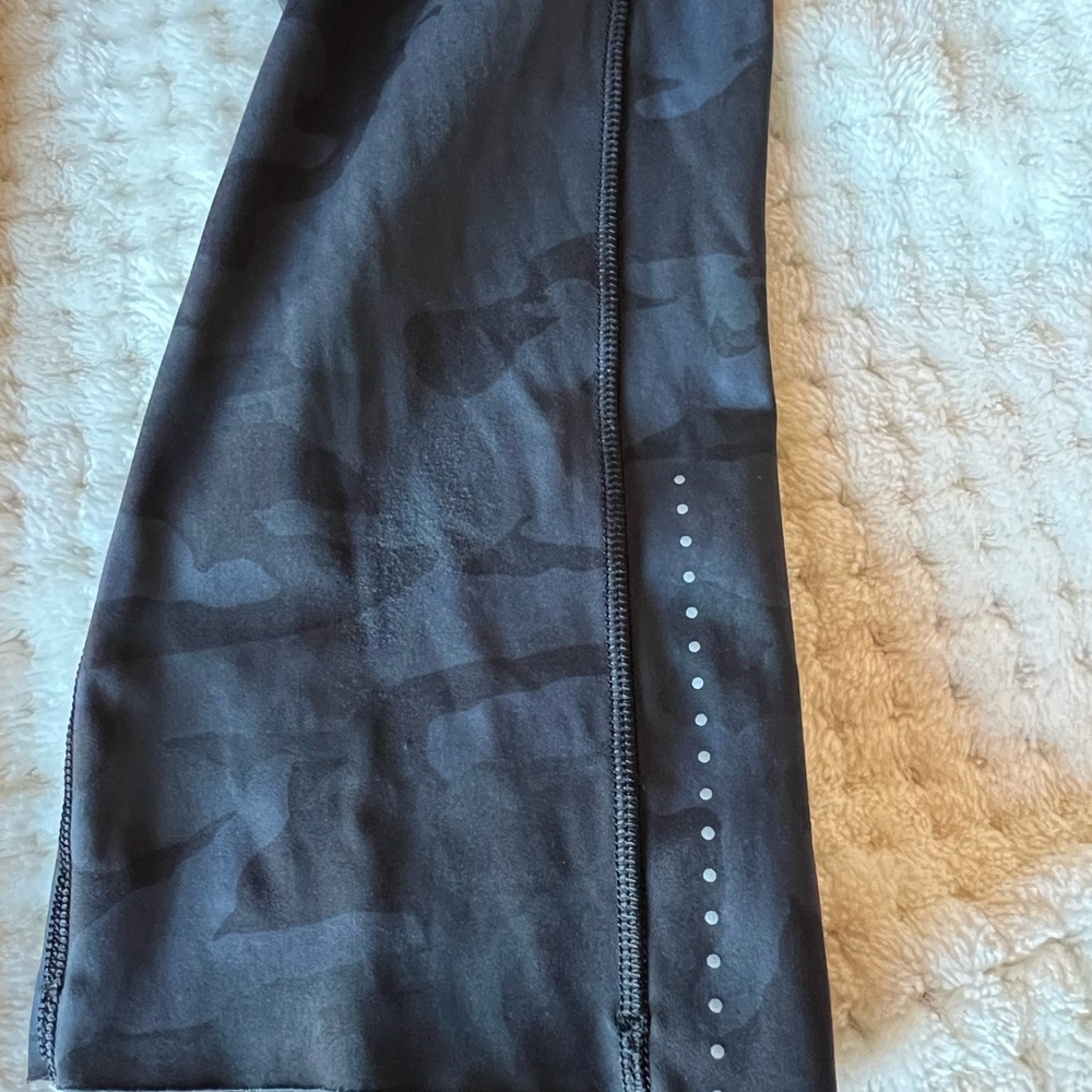 Women’s 21” inseam incognito camo size 8 lululemon fast and free